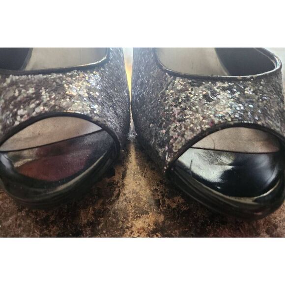 ɗ Fergie silver sparkly and black high heel pumps m - Picture 7 of 12